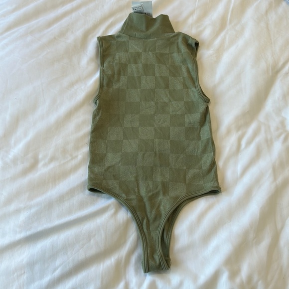 Forever 21 Green sleeveless bodysuit - Picture 3 of 4